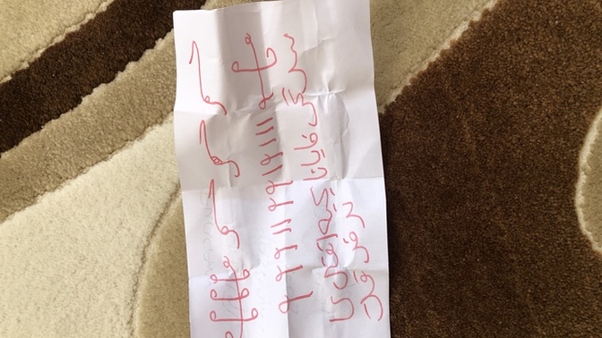 Yastığımdan muska buldum. Ne yapayım?