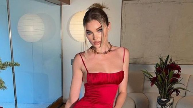 Kadınlara en çok yakıştırdığınız kıyafet hangisi?