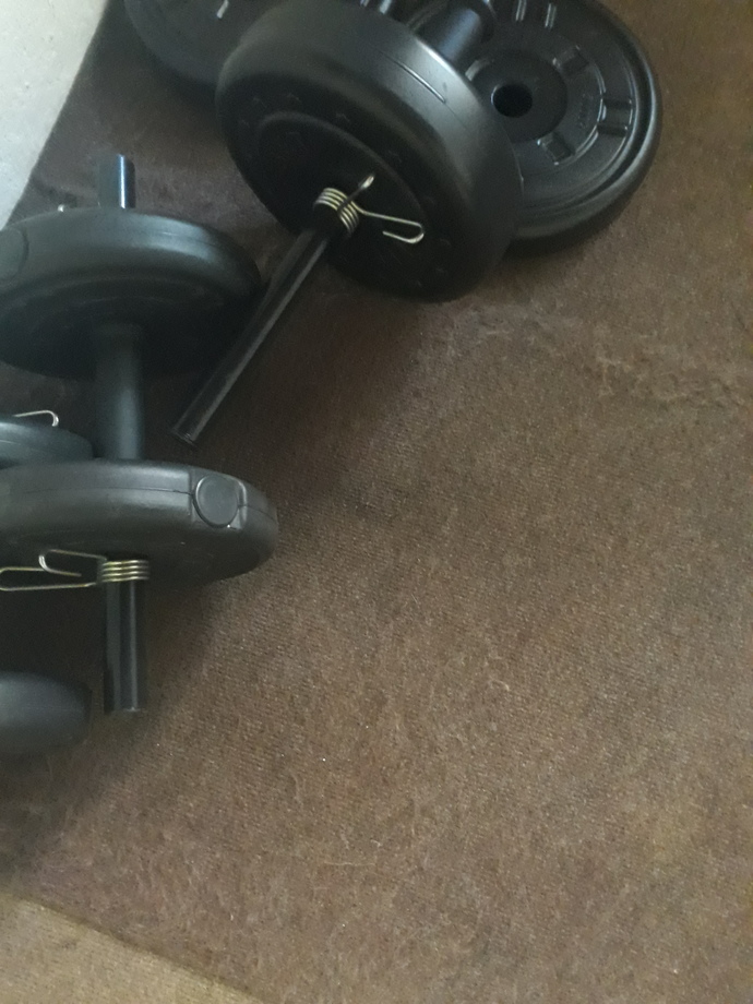 Malum spor salonları kapalı bende evde biraz egzersiz yaptım.