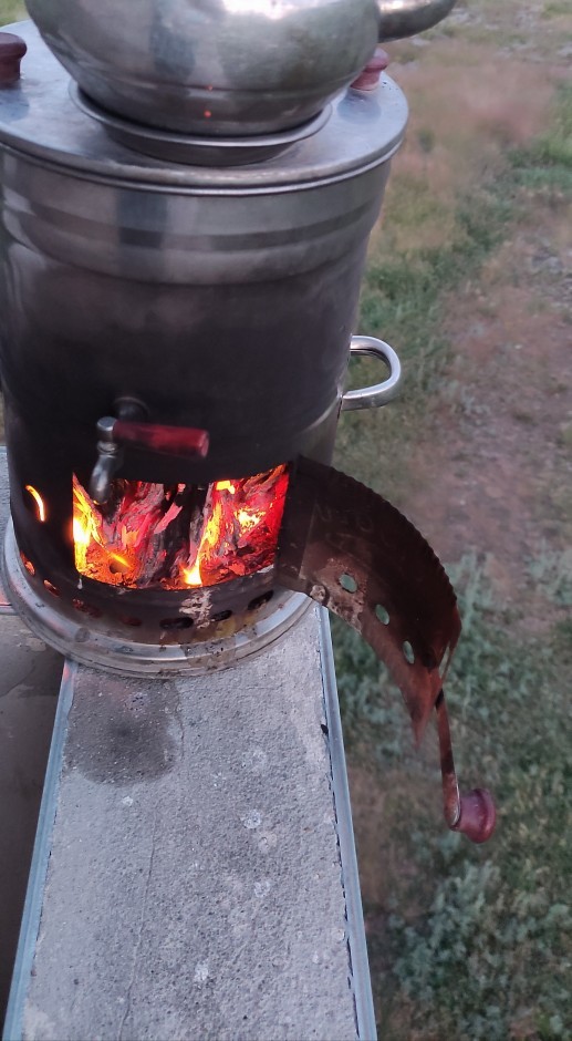 Akşam serinliğinde dışarda semaver çayı içmek gibisi var mı?