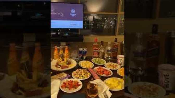 Milletin yediğini içtiğini sosyal medya hesabında paylaşması görgüsüzlük müdür?