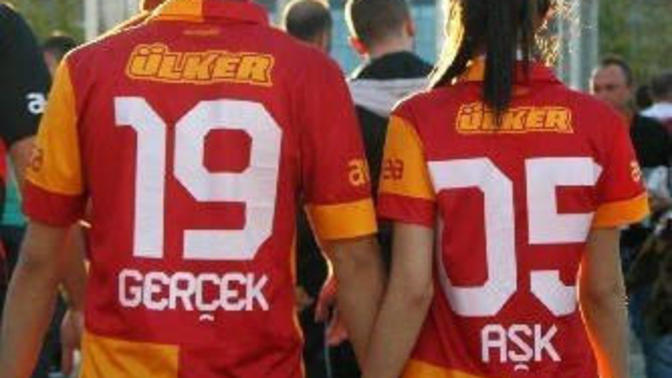 Sevgiliyle film izlemek mi maç izlemek mi daha eğlenceli?