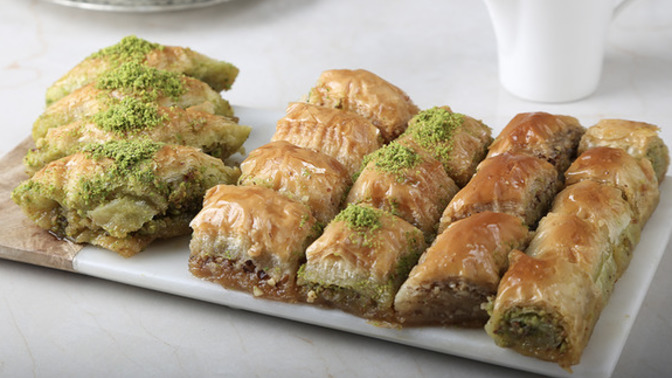 Çıtır çıtır nefis bir baklava yiyeceksen, hangisini tercih edersin?