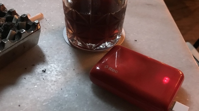 Kahvesini içmeyenler parmak kaldırabilir mi?