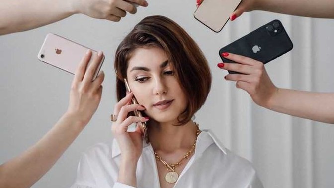 Birden fazla cep telefonu, tablet ve laptopu olması o insanı diğerlerinden üstün kılar mı?