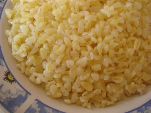 Bulgur pilavı sade mi olur sebzeli mi ?