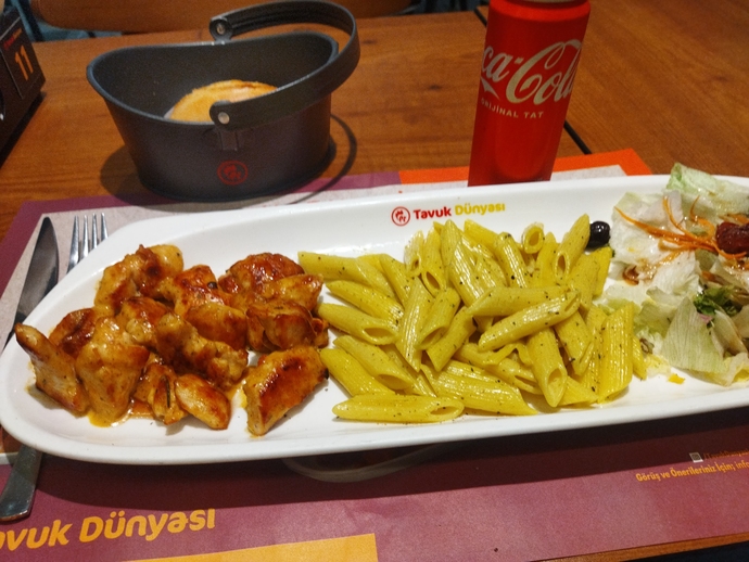 Tavuk dünyası yemeyi sever misiniz ve hangi tabak size hitap ediyor?
