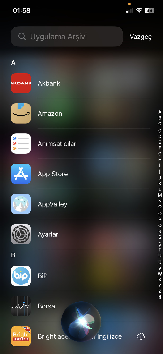 Siri çağırınca gelmiyor sizce neden?