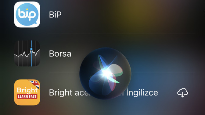 Siri çağırınca gelmiyor sizce neden?