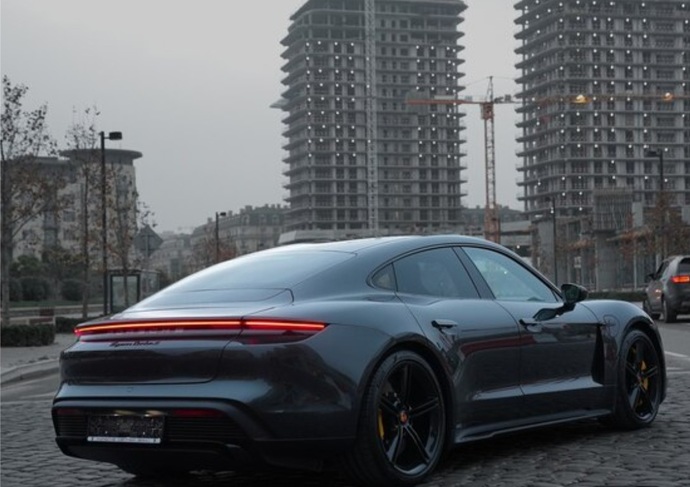 Kızlar porsche kullanan erkek ilginizi çekermi?