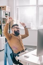 Ofiste çalışırken canım sıkıldı eşlik edecek bir şarkı tavsiye edermisiniz?