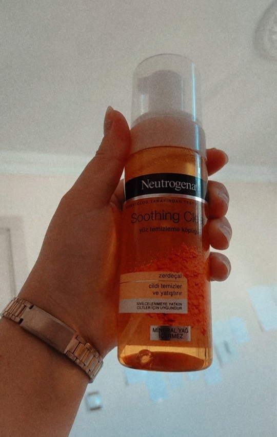 Neutrogena yüz temizleme köpüğü kullanan var mı, memnun kaldınız mı?