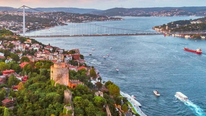 Avrupada hiçbir şehrin İstanbul  kadar güzel oldugunu düşünmüyorum haksız mıyım?