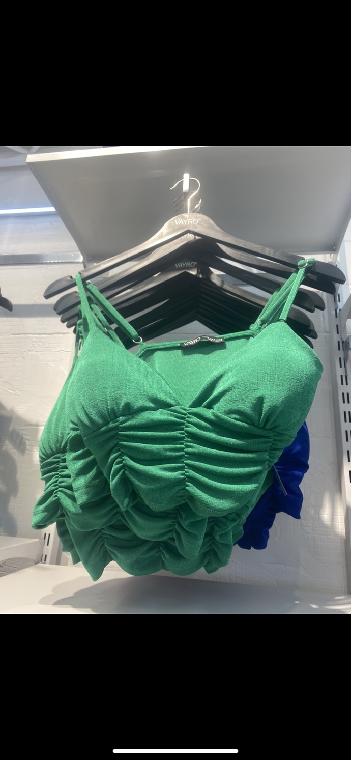 Hangi renk crop daha güzel sizce?