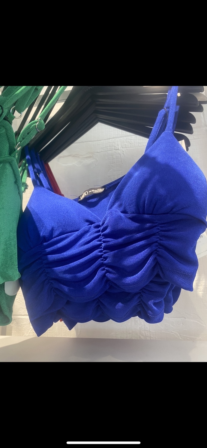 Hangi renk crop daha güzel sizce?