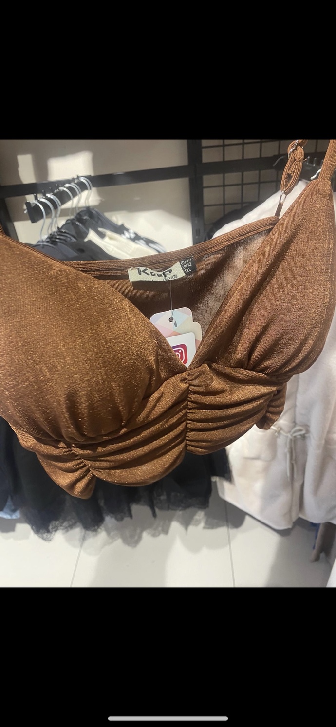 Hangi renk crop daha güzel sizce?