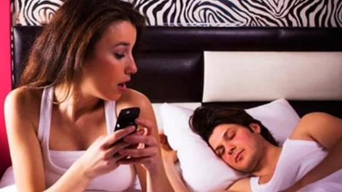 Eşinizin ya da sevgilinizin telefon şifresini biliyor musunuz?