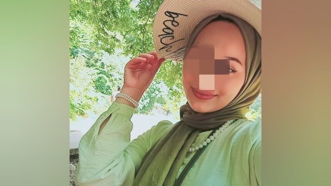 Kolyem nasıl, sizce inci kolye bu elbiseye uygun mu?