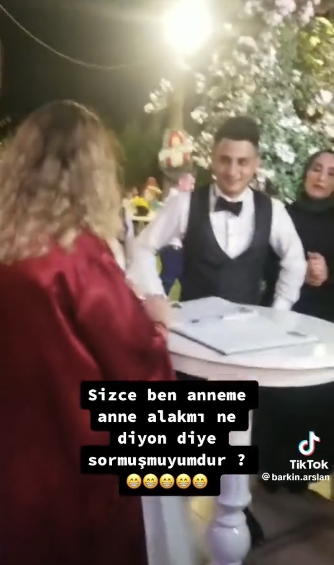Evleneceğiniz kişi nikah memurunun sorusuna evet demeden önce annesine sorsa ne yapardınız?