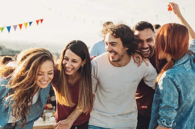 Gerçek dost diyebileceğiniz i̇nsanlar var mı etrafınızda?