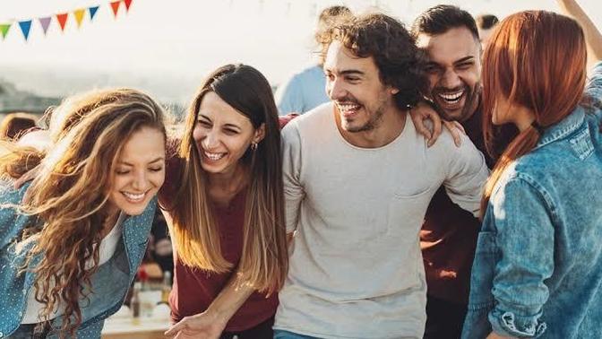 Gerçek dost diyebileceğiniz i̇nsanlar var mı etrafınızda?