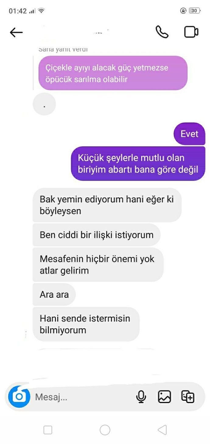 Sizce benimle vakit mi geçiriyor yoksa ciddi mi?