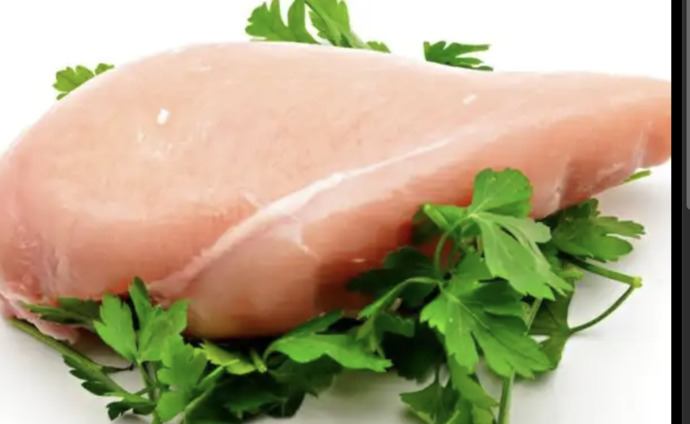Tavuk ile yapılan hem pratik hem lezzetli bir yemek önerir misiniz?
