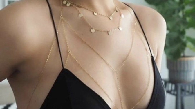 Vücut aksesuarları en güzel bikiniye mı yakışır kıyafete mi?