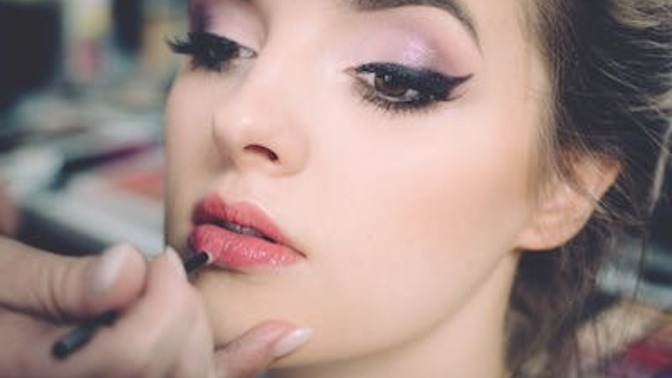 Eyeliner her kadına yakışıyor mu?