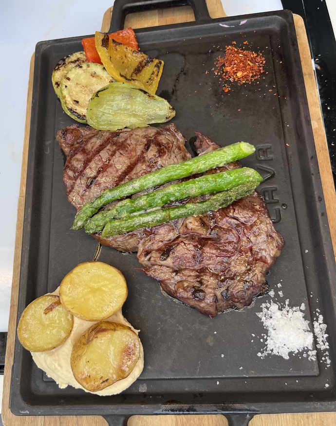 Ribeye steak yaptım, nasıl gözüküyor sizce?