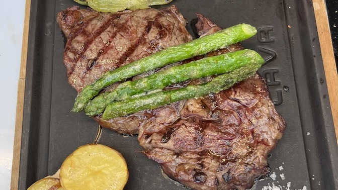 Ribeye steak yaptım, nasıl gözüküyor sizce?