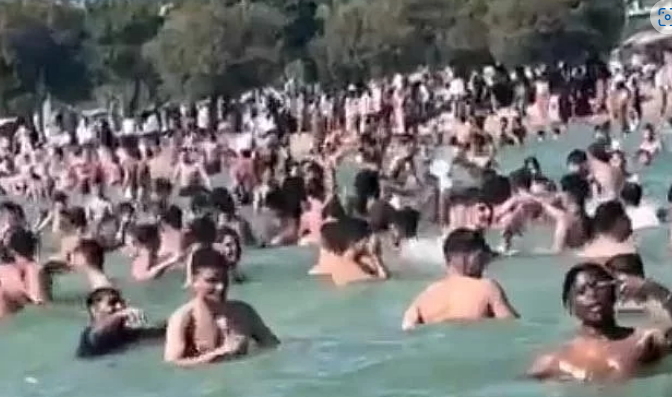 İstanbulda bir sahilde çekilen görüntüler gündem oldu! Burada yüzer miydiniz?