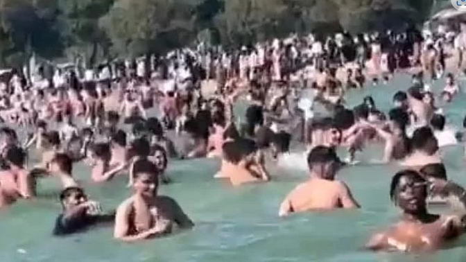 İstanbul'da bir sahilde çekilen görüntüler gündem oldu! Burada yüzer miydiniz?