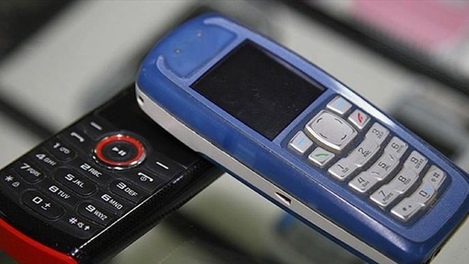 Tuşlu telefon kullanmak garibanlık mı?