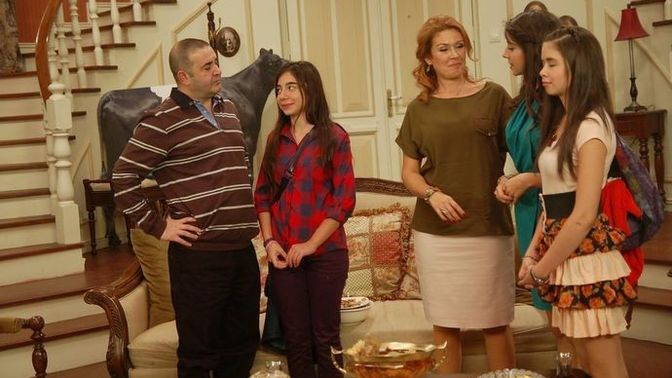 Annem ve babam her şeyime karışıyor. Buna hakları var mı, beni rahat bırakmaları için ne yapabilirim?