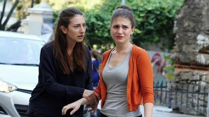 Annem öleli 3 ay oldu. Yakınımın düğününe gitmem ayıp olur mu?