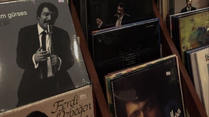 İçinde acı olmayan şarkılar biraz eksik midir?