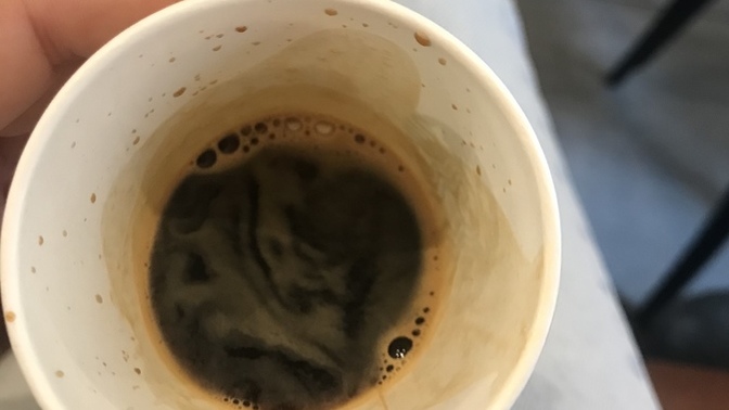 Eniştenize kahve ısmarlayacaktım ama bilin bakalım ne eksik?