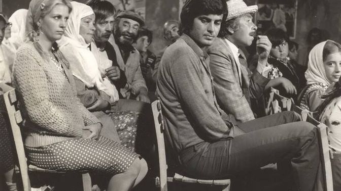 Sinemada en arka koltuktan bilet alan flörtün amacı başka mıdır?