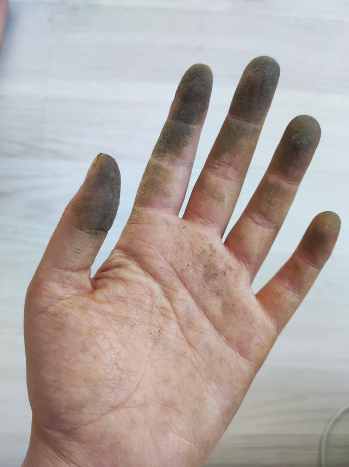 Protez tırnaklı kızlar için elleri böyle olan kızları üzdünüz beyler. Reva mı bu?