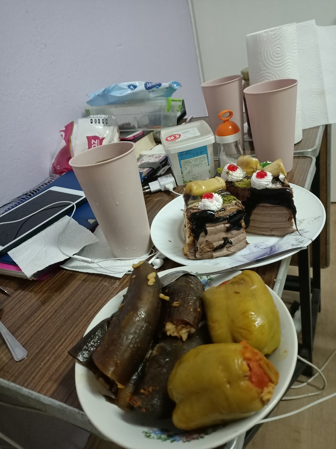 Akşam yemeğinde bu kadar az yememe rağmen ben niye kilo alıyorum 🤣🤣😁?