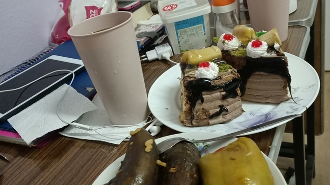 Akşam yemeğinde bu kadar az yememe rağmen ben niye kilo alıyorum 🤣🤣😁?