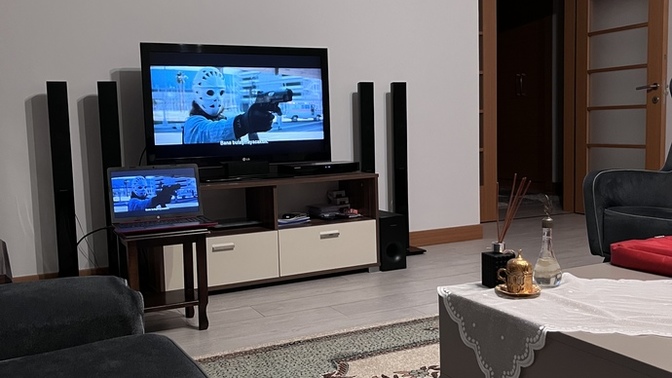 Tek başına film izlemek zevkli değil mi?