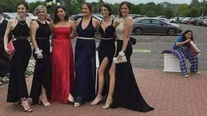 Bu kız tanışalım mı diye mesaj atmış. Sizce ne demeliyim?