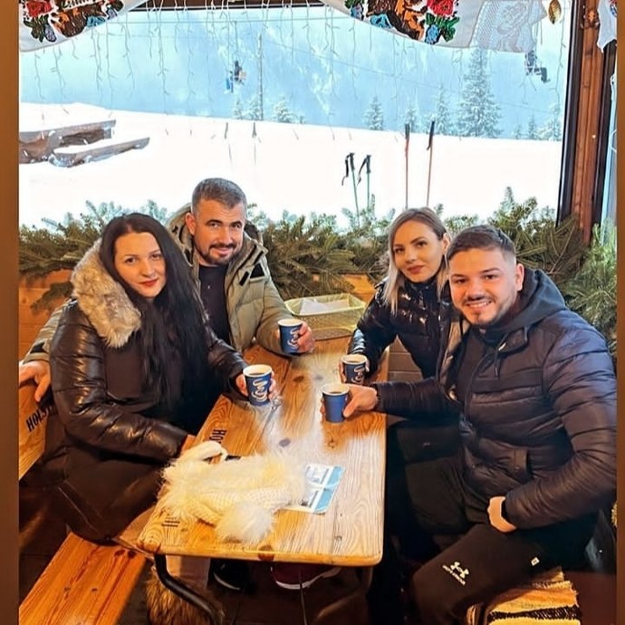 Güzel dostluklar çabuk bitti sizce normal mi