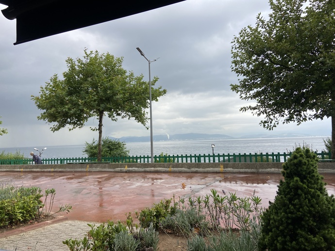 Sabahları ayılmak için neler yaparsınız. Şunu yapmadan ayılamam dediğiniz bir şey var mı?