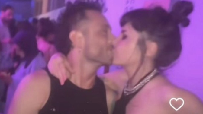 Sevgilin varken başka birisi ile öpüşür müsün?