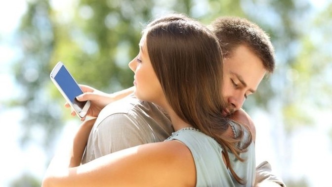 Sevgiliniz telefonunuzu istese gönül rahatlığıyla verir misiniz?