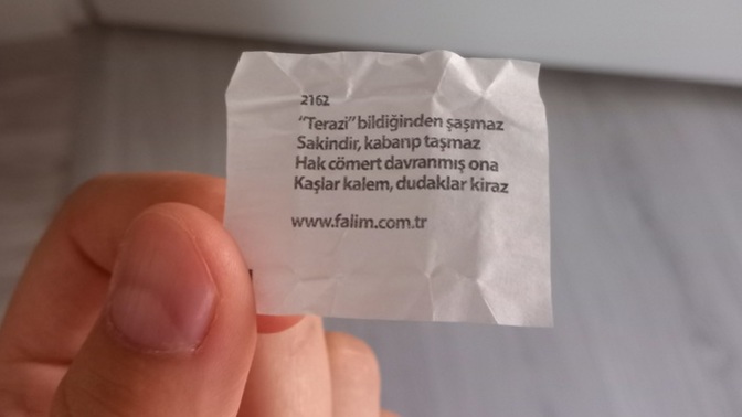 Sakızlarda çıkan falları okur musun?