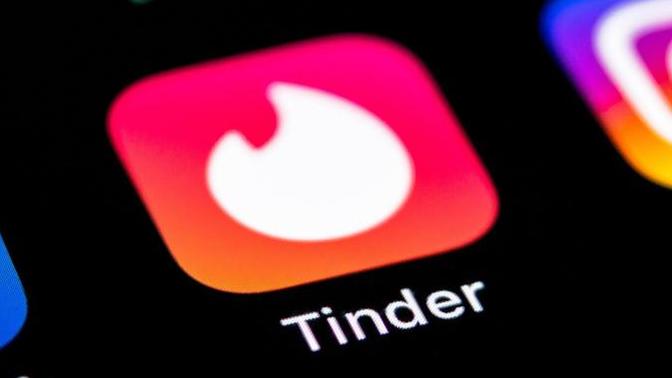 Birisi ile tinder gibi bir uygulamada tanışsanız bunu başkasına söylemeye çekinir misiniz?